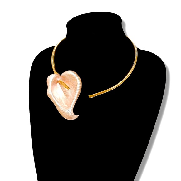 HEAD-TURNING BOTANICAL | Two-Tone Cala Lily Sculptural Statement Necklace | NEW - Picture 5 of 6